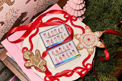 Holiday Moods: Nails That Glow Through the Season