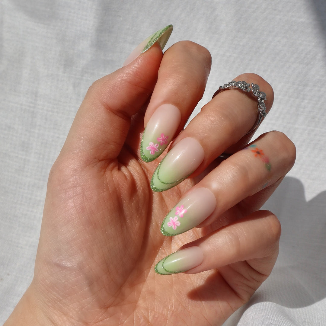 Glittering Nails That Bloom Like Spring