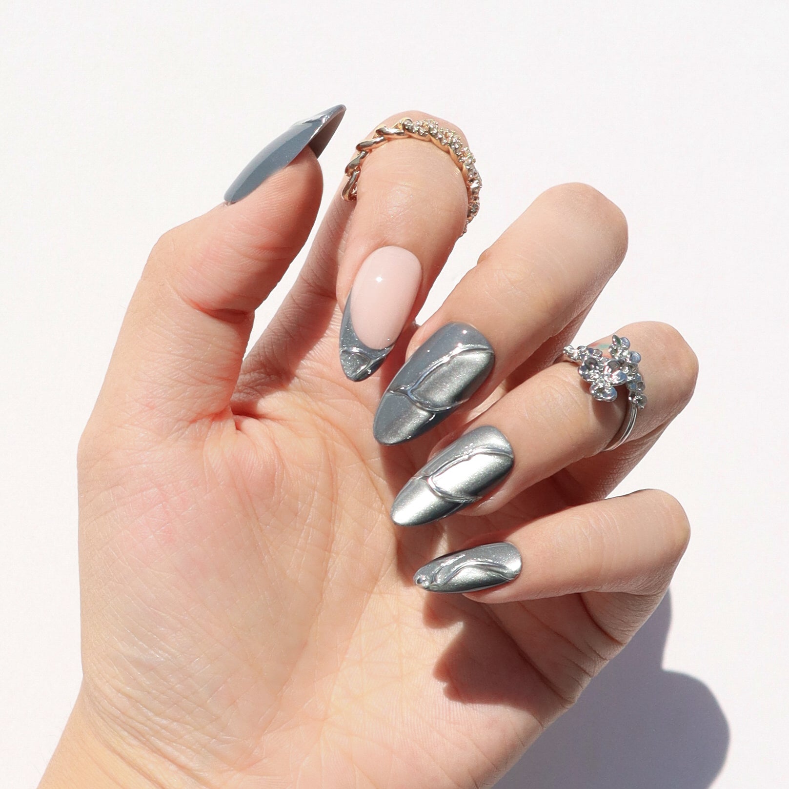 NAILRING/Silver ネイルリング未使用 Madonna レディガガ Stoned Silver - Medium Almond Press-Ons | Nail Reformation